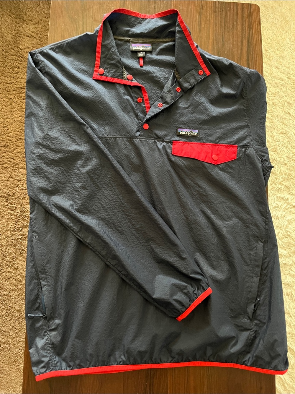 Patagonia Men's Navy Pullover Windbreaker with Red Trim. Like New!